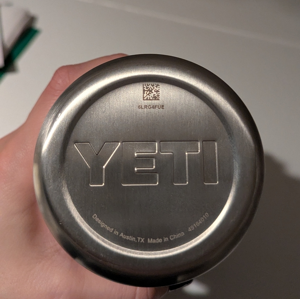 Yeti Can Tumbler Canisters For Soda & Beer Tailgating - Picture 9 of 11